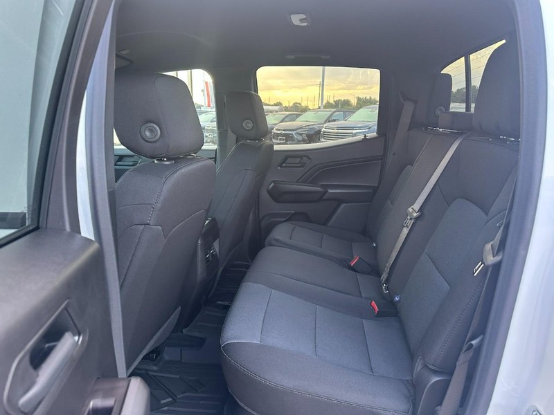 Chevrolet Colorado Vehicle Full-screen Gallery Image 4