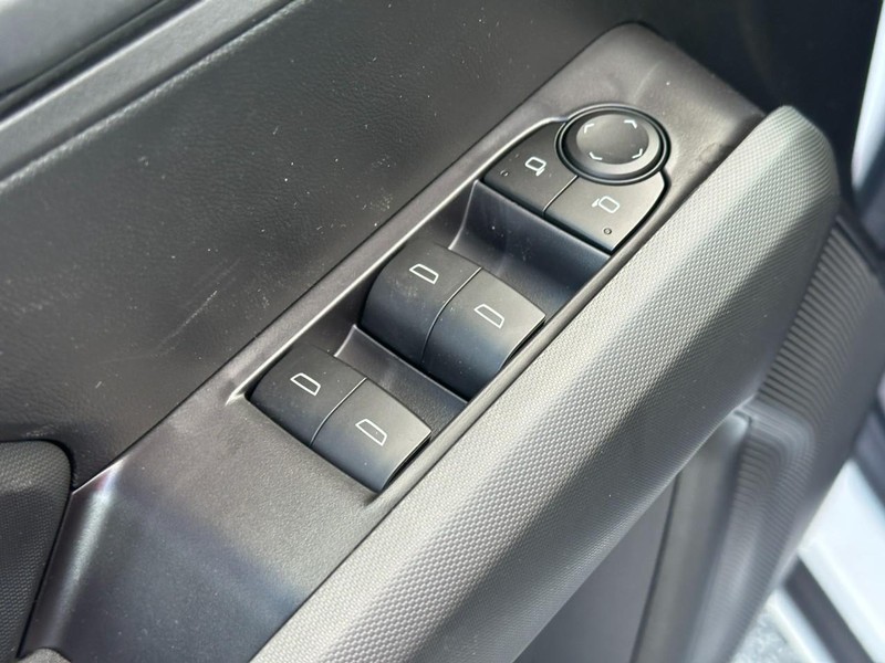 Chevrolet Colorado Vehicle Full-screen Gallery Image 9