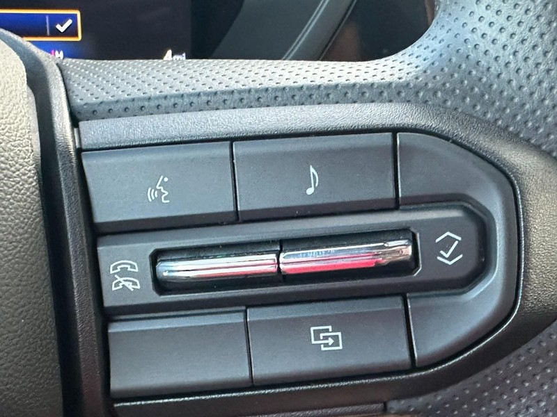 Chevrolet Colorado Vehicle Full-screen Gallery Image 12