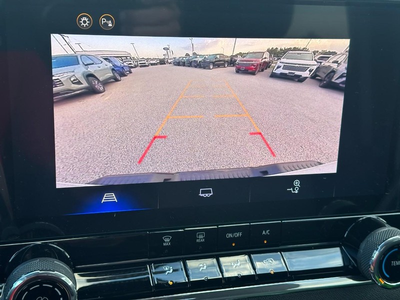 Chevrolet Colorado Vehicle Full-screen Gallery Image 14