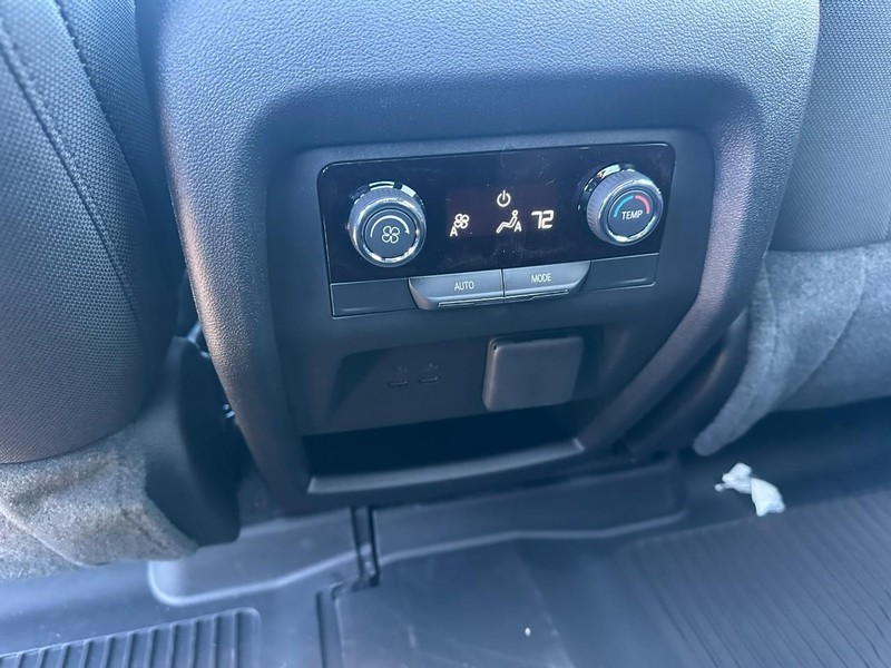 Chevrolet Traverse Vehicle Full-screen Gallery Image 6