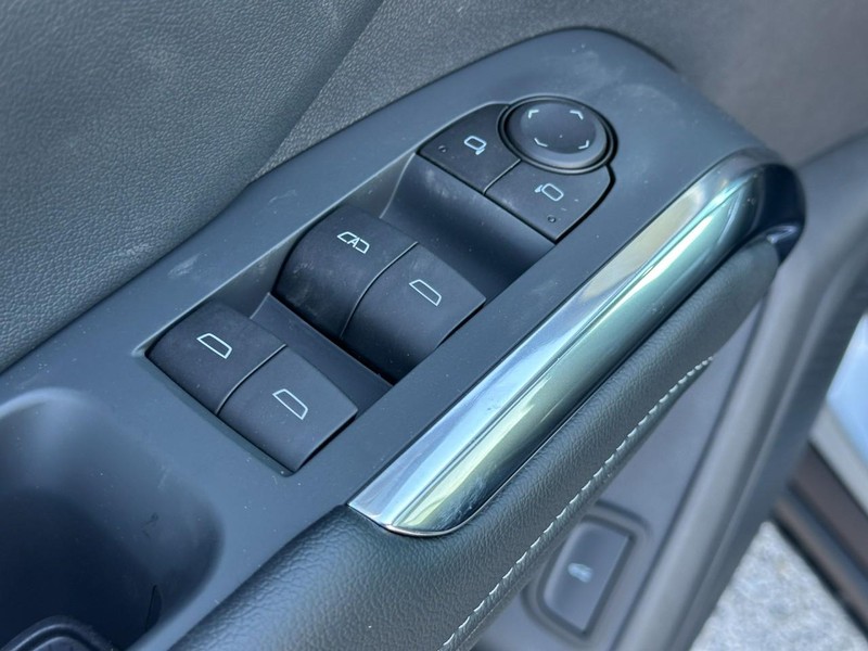 Chevrolet Traverse Vehicle Full-screen Gallery Image 12