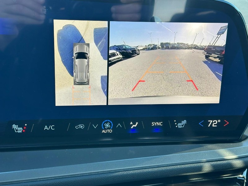 Chevrolet Traverse Vehicle Full-screen Gallery Image 16