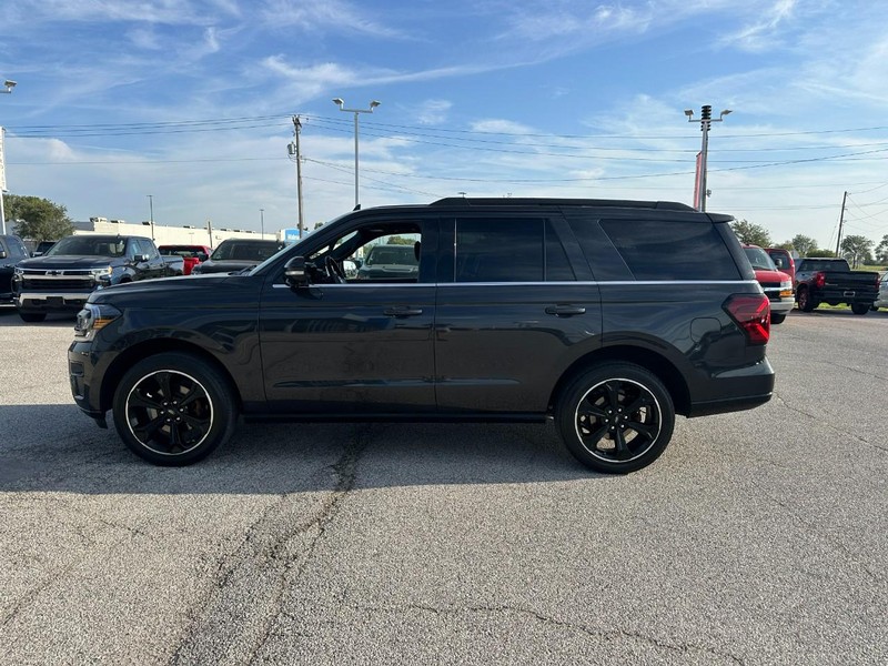 Ford Expedition Vehicle Full-screen Gallery Image 2