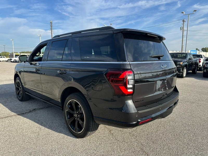 Ford Expedition Vehicle Full-screen Gallery Image 3