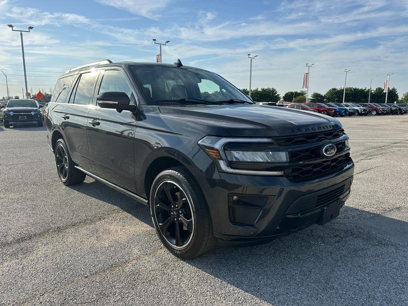 Ford Expedition Vehicle Full-screen Gallery Image 8