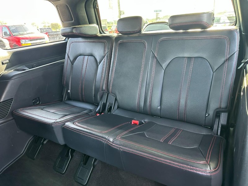 Ford Expedition Vehicle Full-screen Gallery Image 11