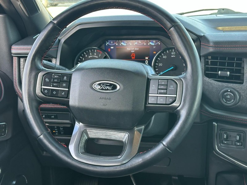 Ford Expedition Vehicle Full-screen Gallery Image 15