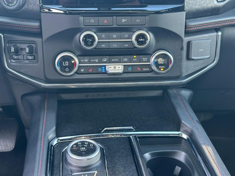 Ford Expedition Vehicle Full-screen Gallery Image 17