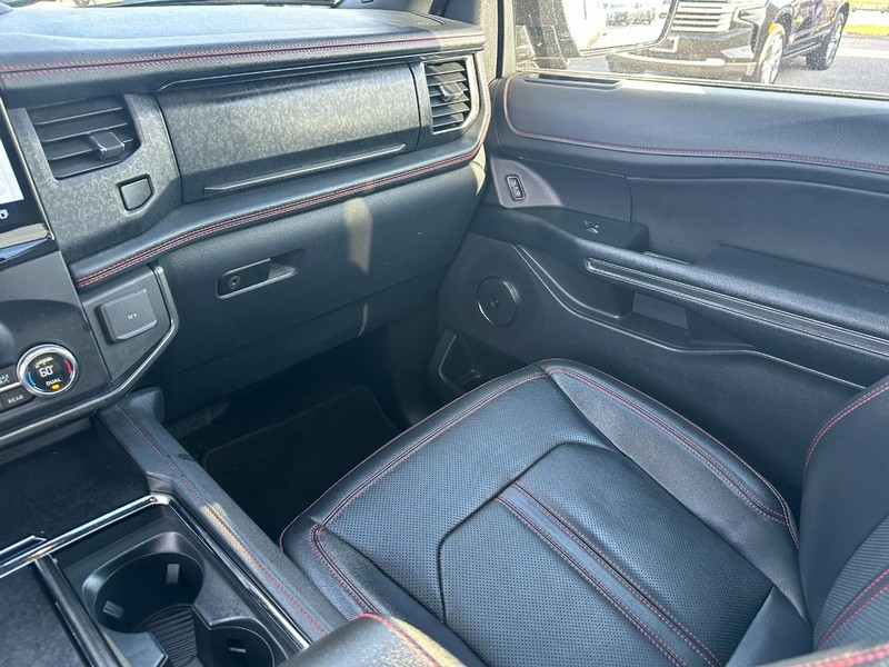 Ford Expedition Vehicle Full-screen Gallery Image 18