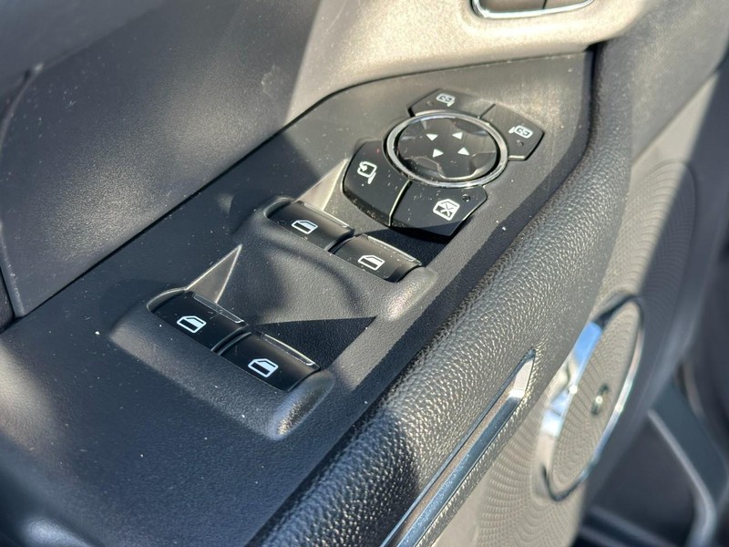 Ford Expedition Vehicle Full-screen Gallery Image 19