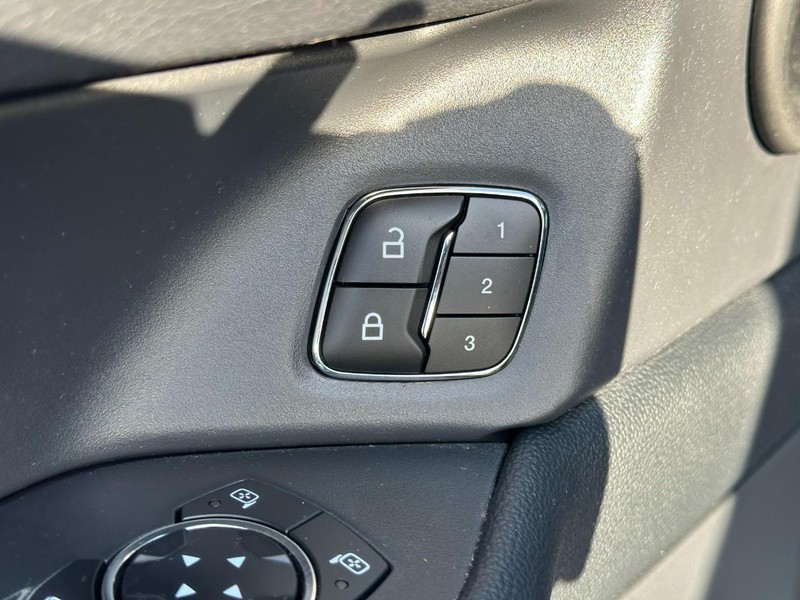 Ford Expedition Vehicle Full-screen Gallery Image 20