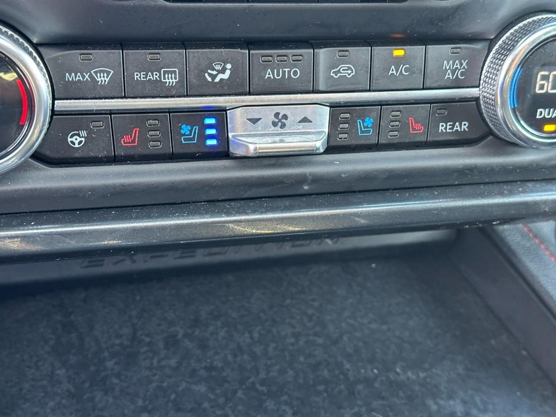 Ford Expedition Vehicle Full-screen Gallery Image 25