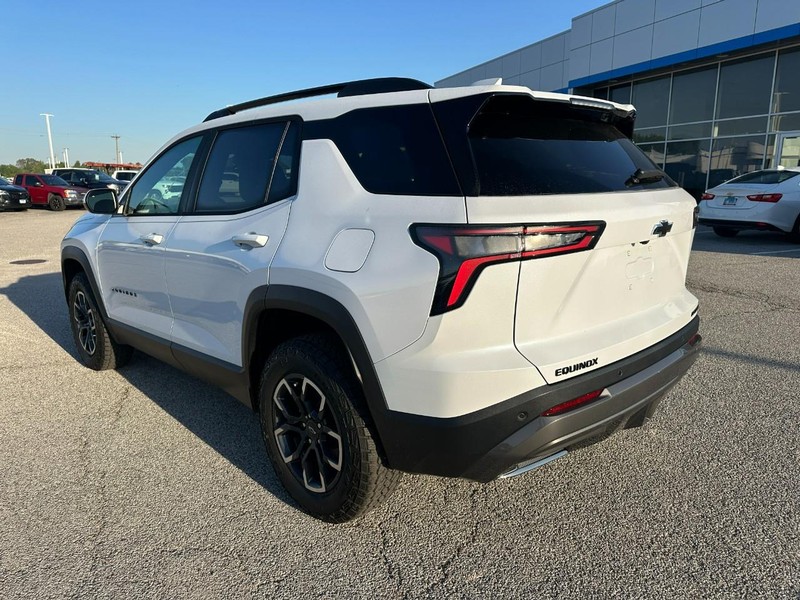 Chevrolet Equinox Vehicle Full-screen Gallery Image 3