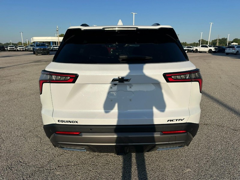 Chevrolet Equinox Vehicle Full-screen Gallery Image 4