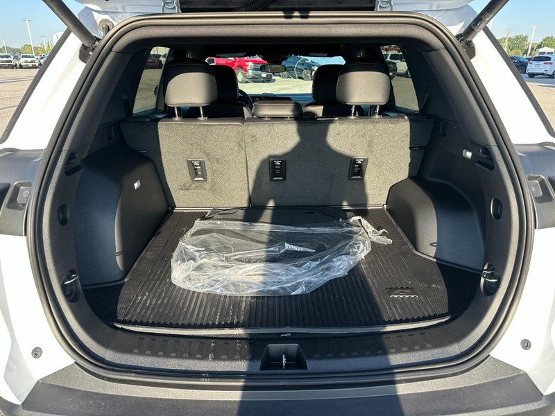 Chevrolet Equinox Vehicle Full-screen Gallery Image 5