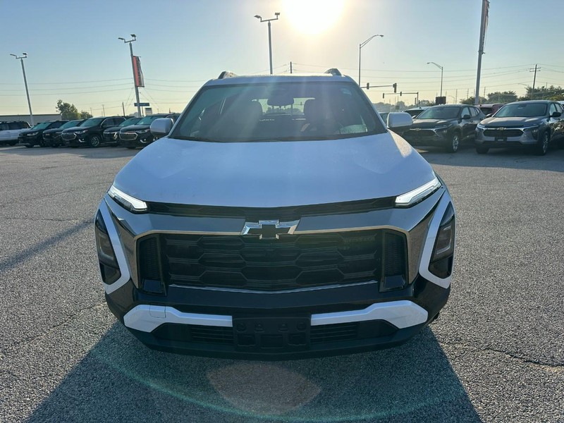 Chevrolet Equinox Vehicle Full-screen Gallery Image 9