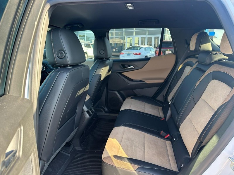 Chevrolet Equinox Vehicle Full-screen Gallery Image 10