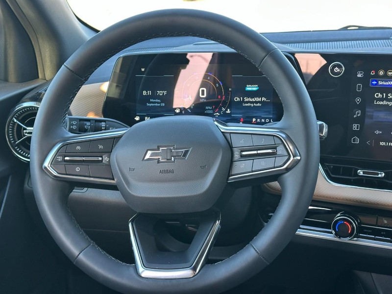 Chevrolet Equinox Vehicle Full-screen Gallery Image 12