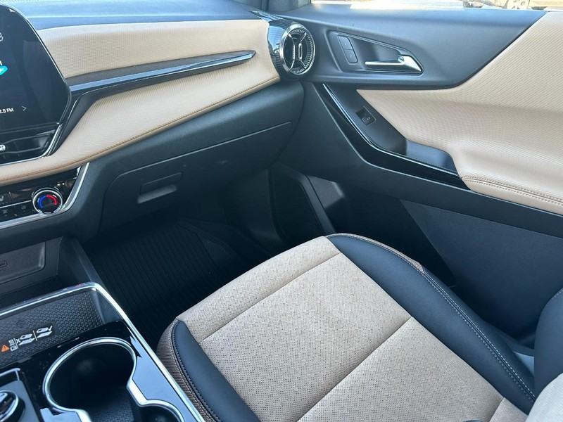 Chevrolet Equinox Vehicle Full-screen Gallery Image 15