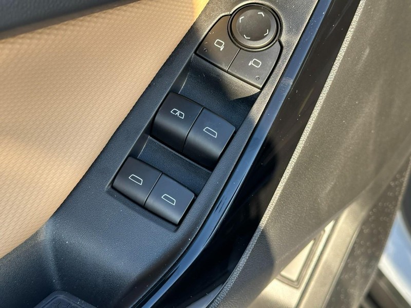 Chevrolet Equinox Vehicle Full-screen Gallery Image 16