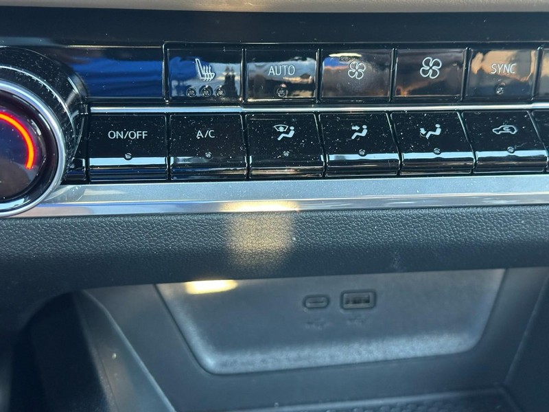 Chevrolet Equinox Vehicle Full-screen Gallery Image 21