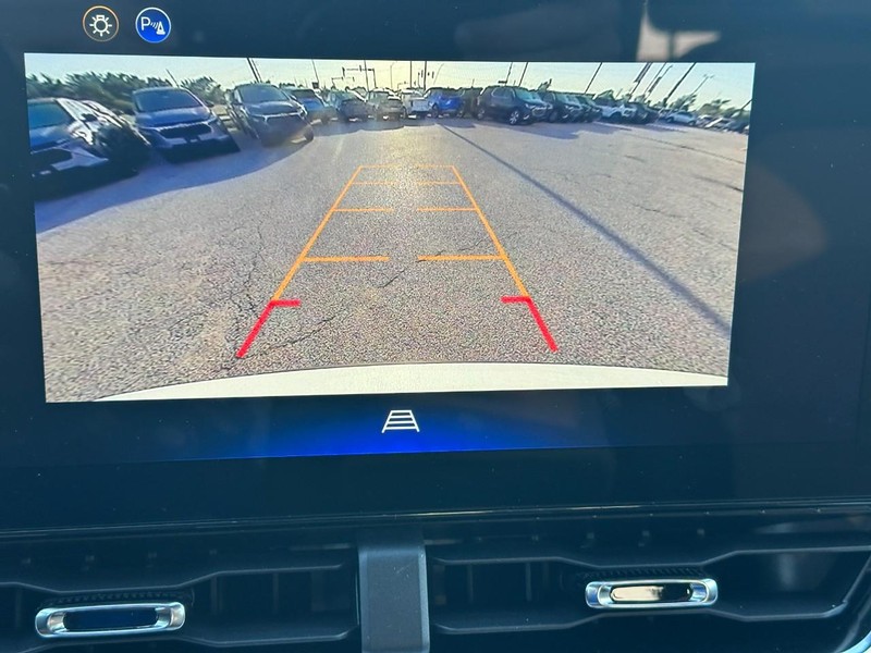 Chevrolet Equinox Vehicle Full-screen Gallery Image 22