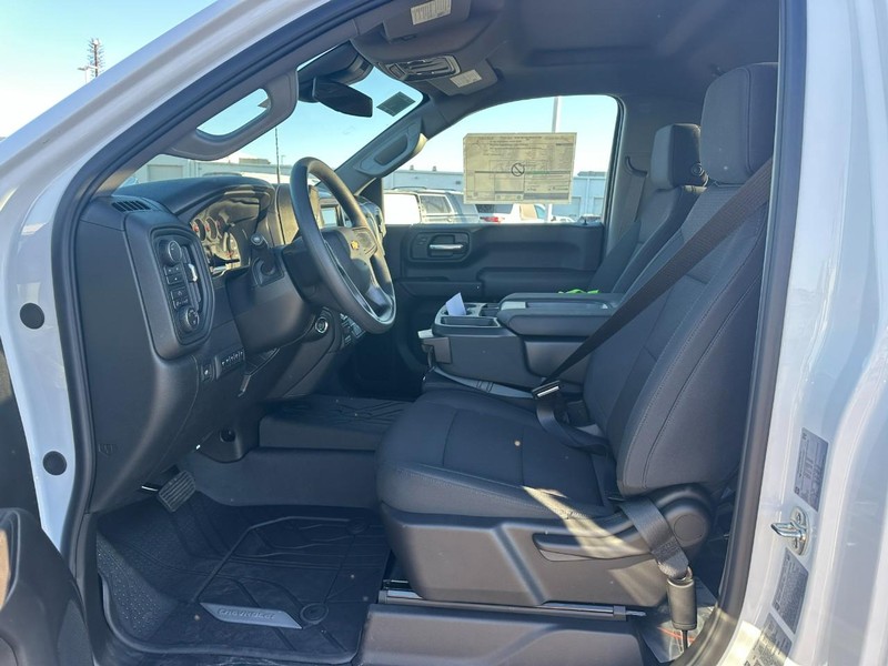 Chevrolet Silverado 2500HD Vehicle Full-screen Gallery Image 4