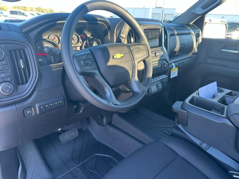 Chevrolet Silverado 2500HD Vehicle Full-screen Gallery Image 5