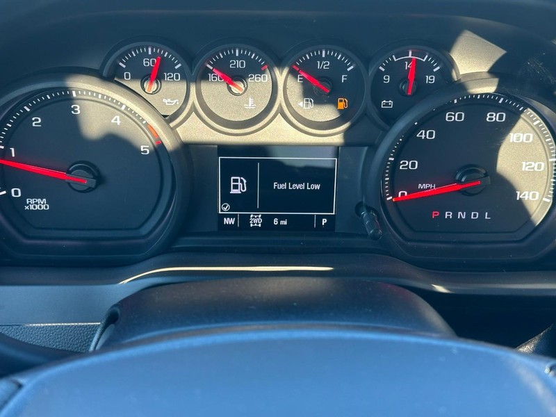 Chevrolet Silverado 2500HD Vehicle Full-screen Gallery Image 9