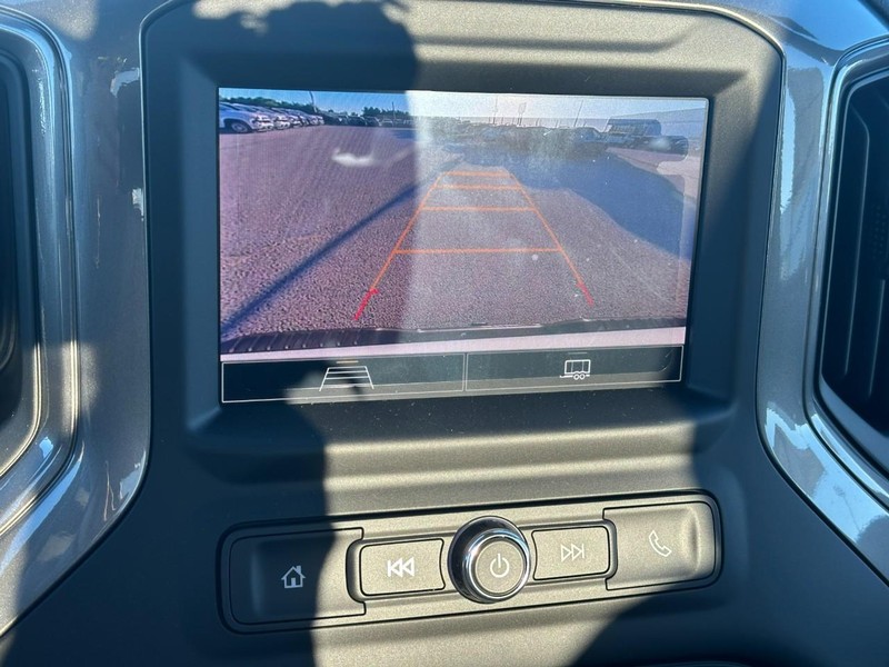 Chevrolet Silverado 2500HD Vehicle Full-screen Gallery Image 12