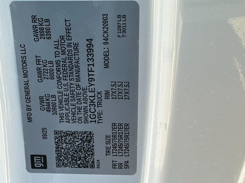 Chevrolet Silverado 2500HD Vehicle Full-screen Gallery Image 13