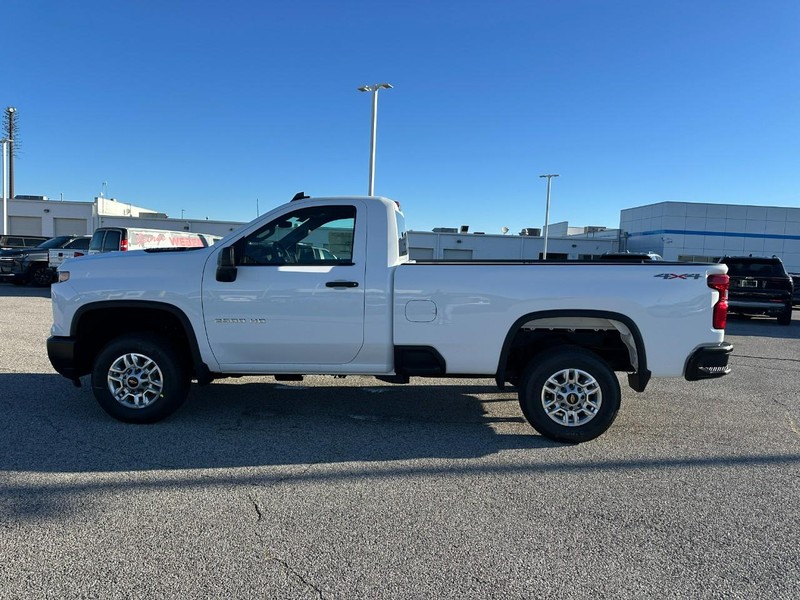 Chevrolet Silverado 2500HD Vehicle Full-screen Gallery Image 2