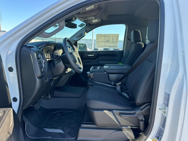 Chevrolet Silverado 2500HD Vehicle Full-screen Gallery Image 4