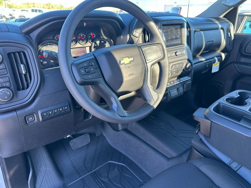 Chevrolet Silverado 2500HD Vehicle Full-screen Gallery Image 5