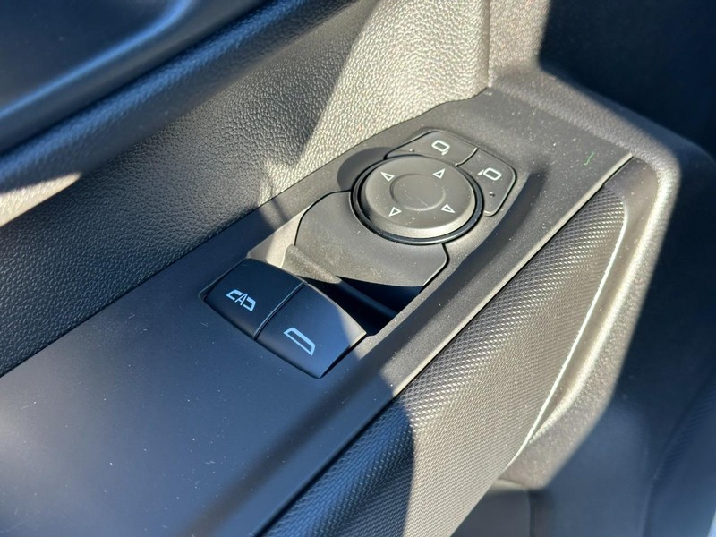 Chevrolet Silverado 2500HD Vehicle Full-screen Gallery Image 6