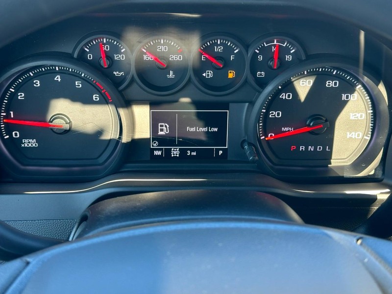 Chevrolet Silverado 2500HD Vehicle Full-screen Gallery Image 9