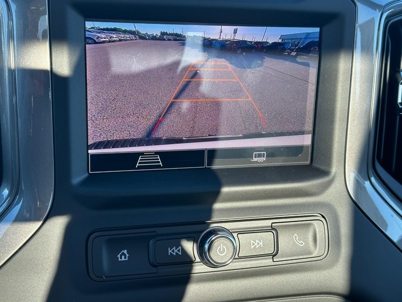 Chevrolet Silverado 2500HD Vehicle Full-screen Gallery Image 12