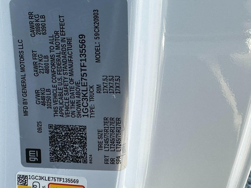 Chevrolet Silverado 2500HD Vehicle Full-screen Gallery Image 13