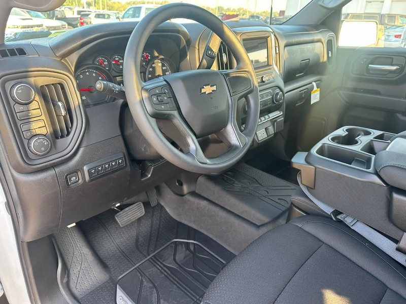 Chevrolet Silverado 2500HD Vehicle Full-screen Gallery Image 5