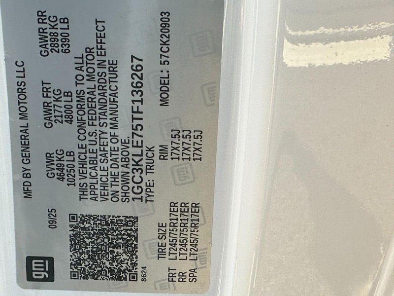 Chevrolet Silverado 2500HD Vehicle Full-screen Gallery Image 13