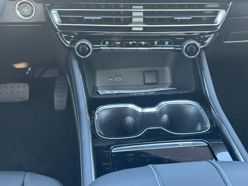 Chevrolet Traverse Vehicle Full-screen Gallery Image 11