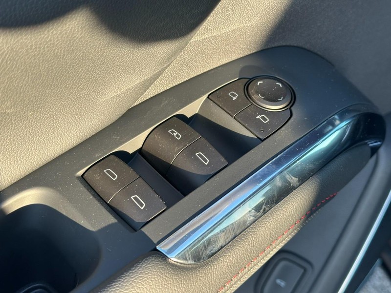 Chevrolet Traverse Vehicle Full-screen Gallery Image 12