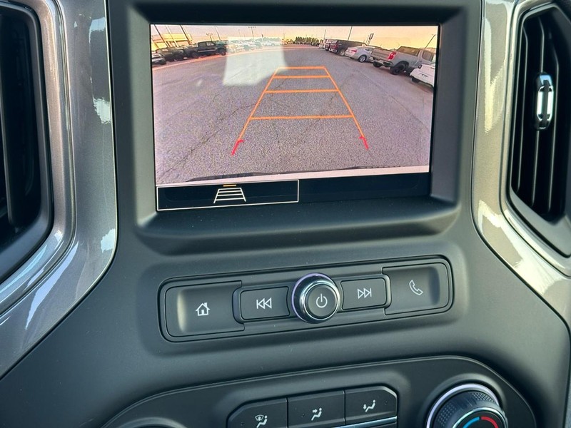 Chevrolet Silverado 1500 Vehicle Full-screen Gallery Image 12