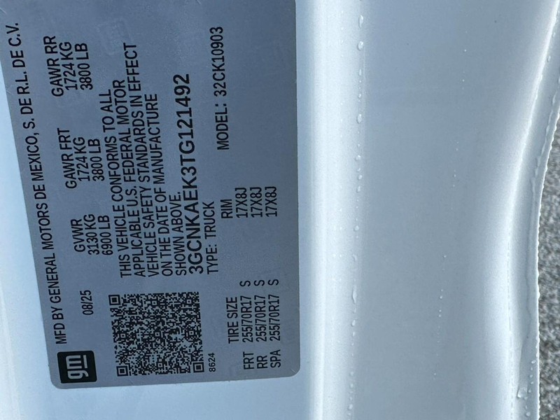 Chevrolet Silverado 1500 Vehicle Full-screen Gallery Image 13