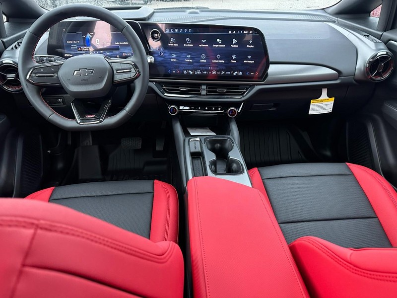 Chevrolet Equinox EV Vehicle Full-screen Gallery Image 6