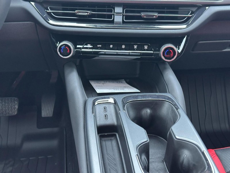 Chevrolet Equinox EV Vehicle Full-screen Gallery Image 9