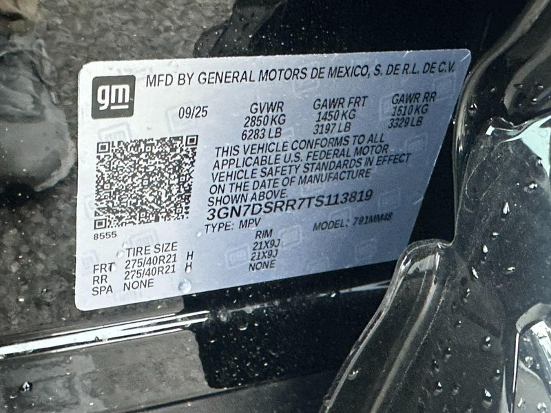 Chevrolet Equinox EV Vehicle Full-screen Gallery Image 16