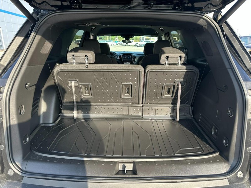 Chevrolet Traverse Limited Vehicle Full-screen Gallery Image 5
