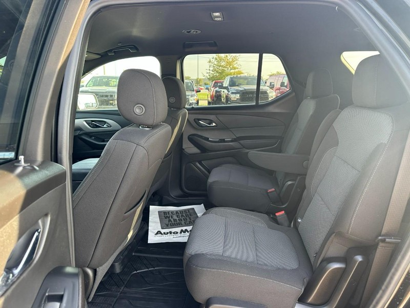 Chevrolet Traverse Limited Vehicle Full-screen Gallery Image 10